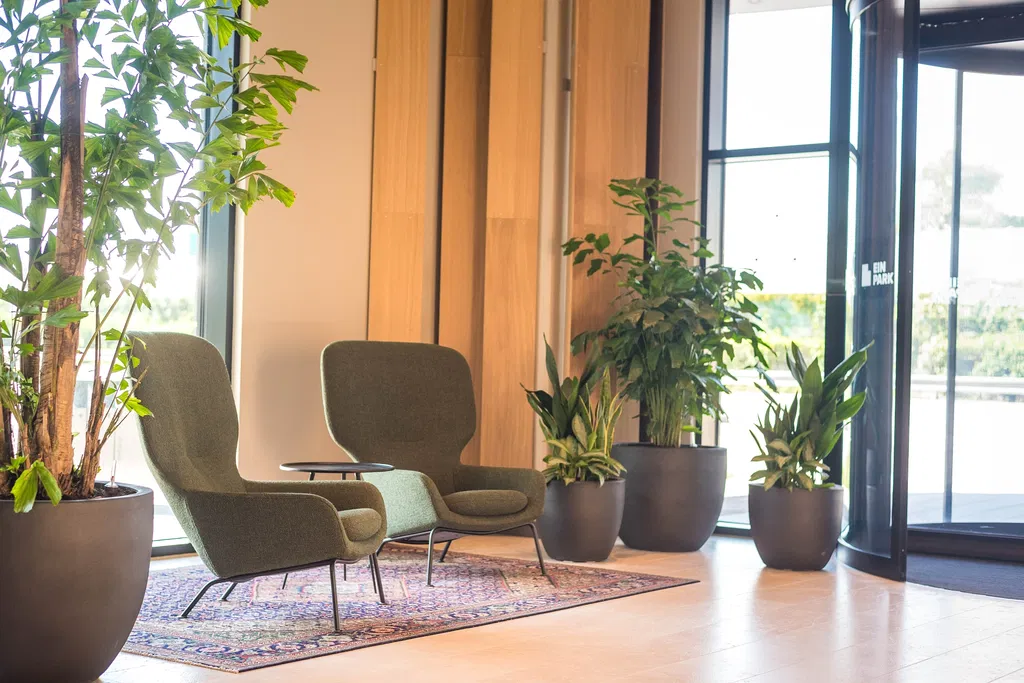 Einsteinova, Petržalka - Bratislava V | Prenájom, Administratívna budova, 2 524 m²