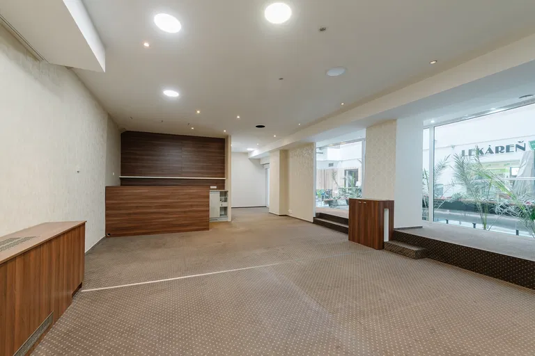 Gorkého, Staré Mesto - Bratislava I | Prenájom, Obchodný priestor, 65 m²