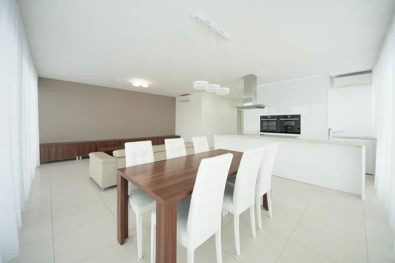 Tajovského, Staré Mesto - Bratislava I | Prenájom, Byt, 5-izbový, 201 m²