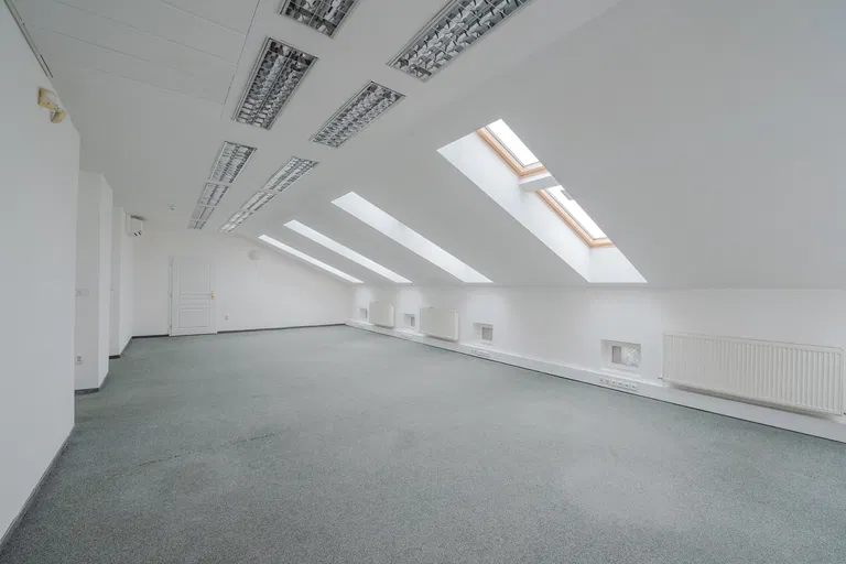 Dobrovičova, Staré Mesto - Bratislava I | Prenájom, Administratívna budova, 2 940 m²