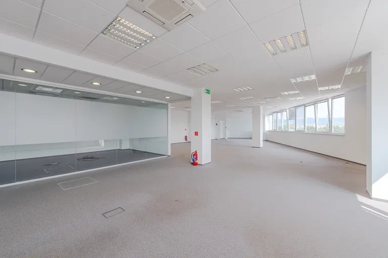 Rožňavská, Nové Mesto - Bratislava III | Prenájom, Kancelárie, 3983 m²