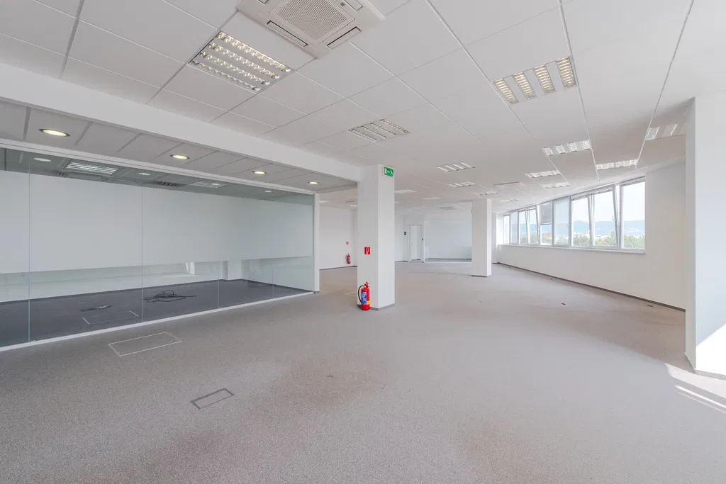 Rožňavská, Nové Mesto - Bratislava III | Prenájom, Administratívna budova, 3 983 m²