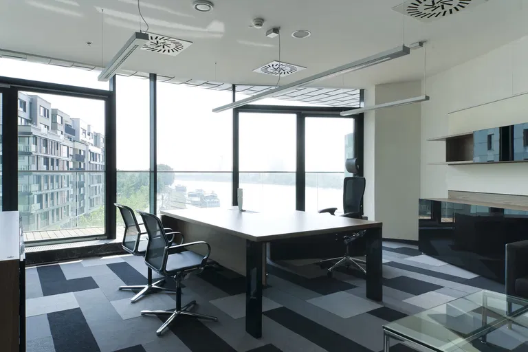 Dvořákovo nábrežie, Staré Mesto - Bratislava I | Prenájom, Administratívna budova, 1 400 m²