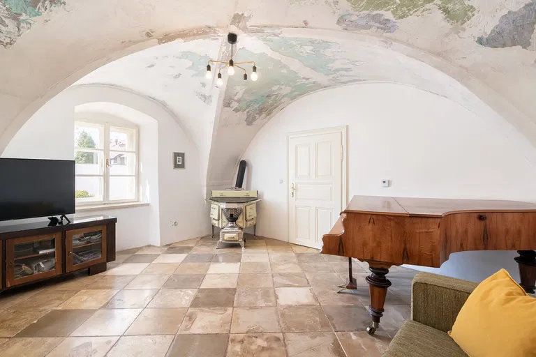 Husova, Mikulov - Břeclav | Sale, House, Seven-bedroom (8+kk), 504 m²