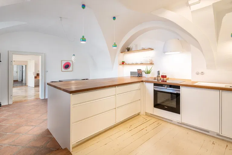Husova, Mikulov - Břeclav | Sale, House, Seven-bedroom (8+kk), 504 m²