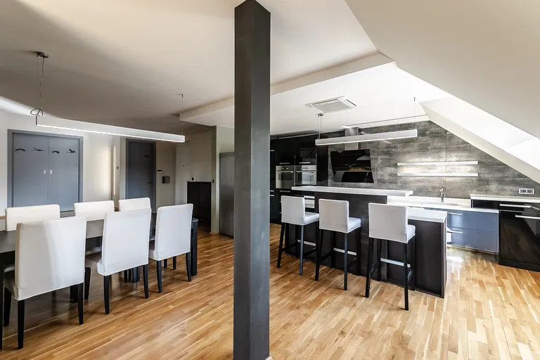 Velflíkova, Dejvice - Prague 6 | Sale, Apartment, Three-bedroom (4+kk), 180 m²