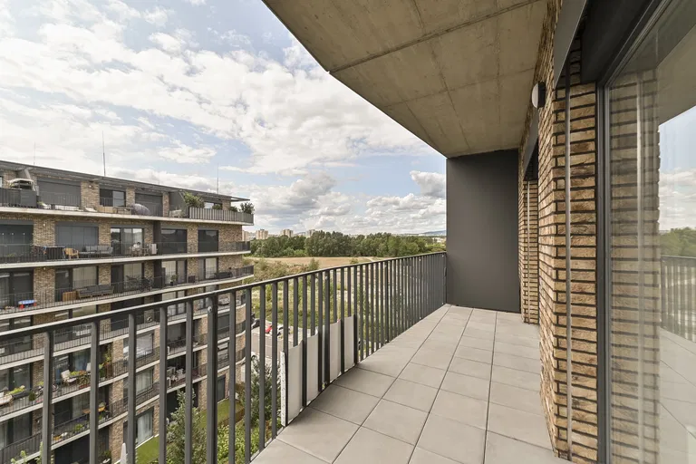 Fialová, Petržalka - Bratislava V | Sale, Apartment, One-bedroom (2+kk), 64 m²