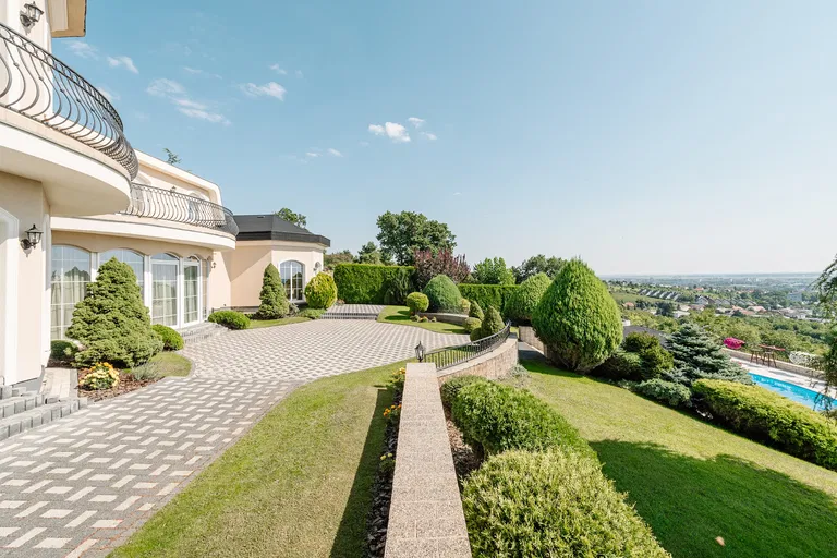 Gladiolova, Zobor - Nitra | Sale, House, Five-bedroom (6+kk), 670 m²