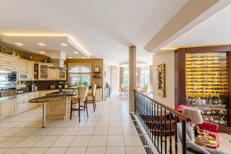 Gladiolova, Zobor - Nitra | Sale, House, Five-bedroom (6+kk), 670 m²