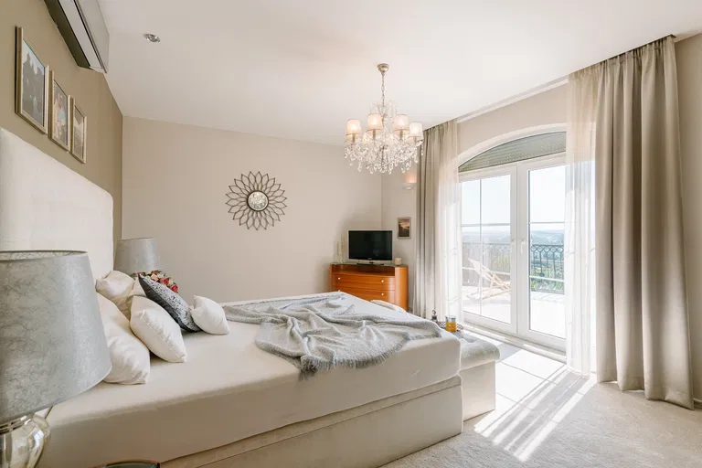 Gladiolova, Zobor - Nitra | Sale, House, Five-bedroom (6+kk), 670 m²