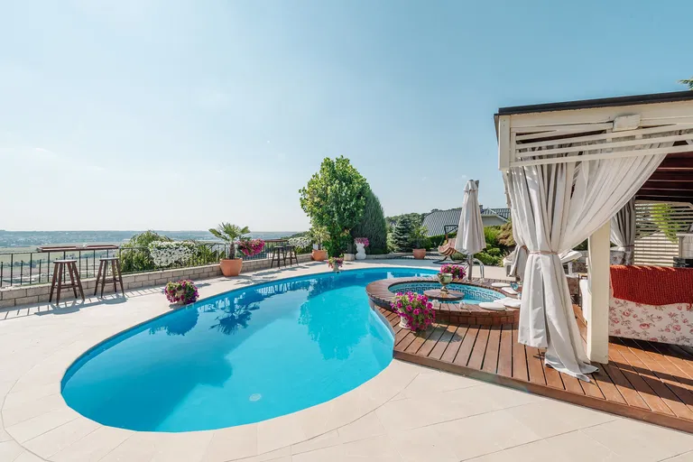 Gladiolova, Zobor - Nitra | Sale, House, Five-bedroom (6+kk), 670 m²