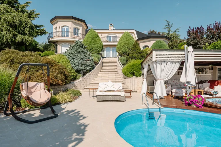 Gladiolova, Zobor - Nitra | Sale, House, Five-bedroom (6+kk), 670 m²