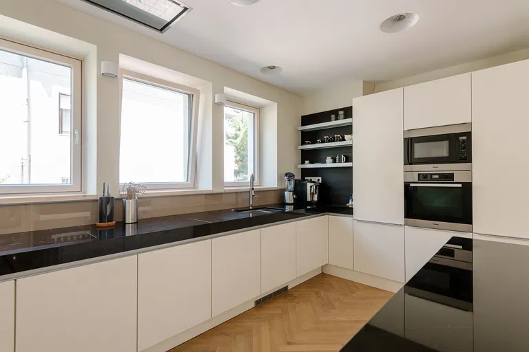Červeňova, Staré Mesto - Bratislava I | Predaj, Rodinný dom, 6-izbový, 811 m²