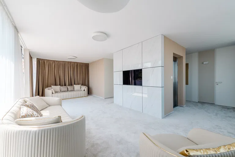 Červeňova, Staré Mesto - Bratislava I | Predaj, Rodinný dom, 6-izbový, 811 m²