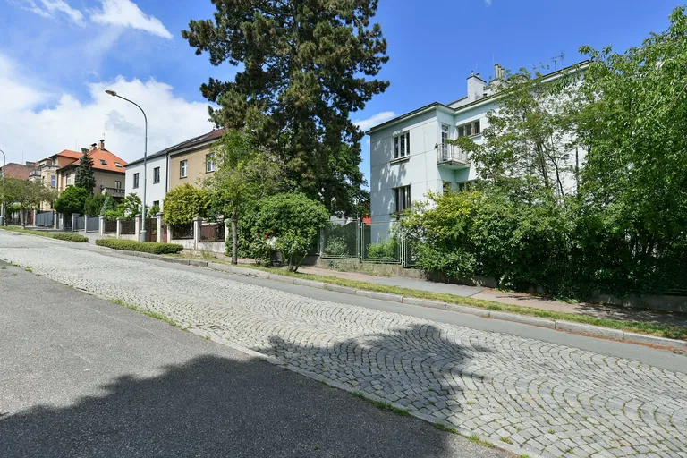 Ve Stínu, Strašnice - Prague 10 | Sale, Apartment, Studio (1+kk), 61 m²