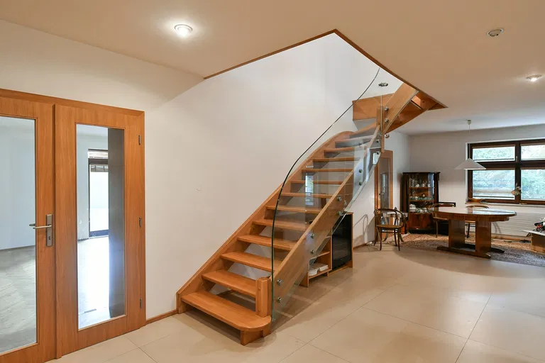 Oblouková, Ohrobec - Praha-západ | Predaj, Rodinný dom, 5-izbový, 350 m²