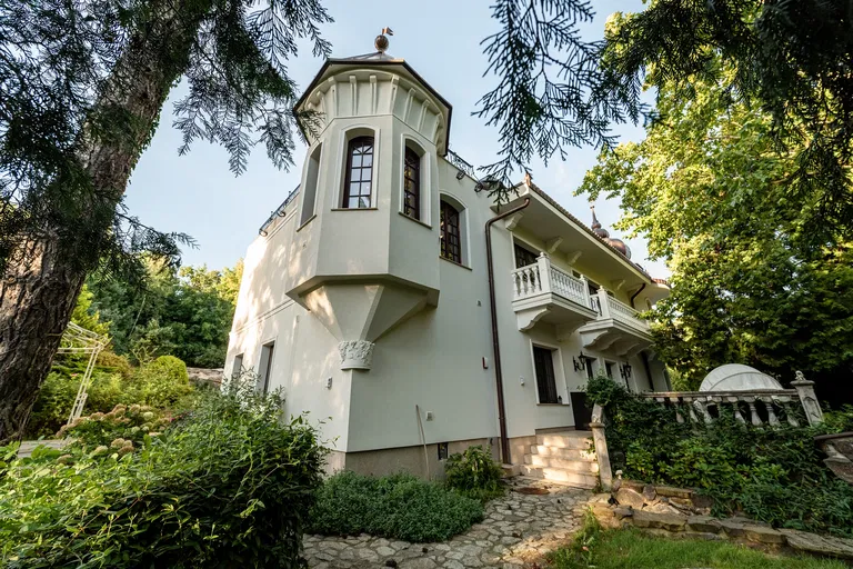 Okružná, Pezinok - Pezinok | Predaj, Rodinný dom, 12-izbový, 870 m²