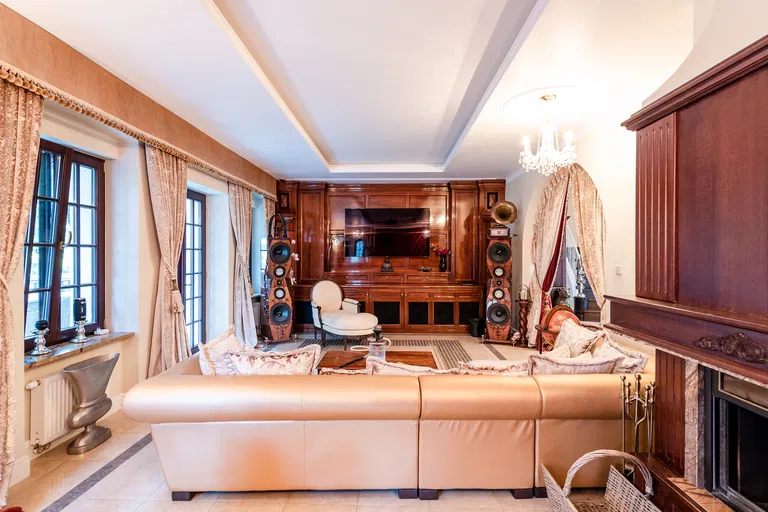 Okružná, Pezinok - Pezinok | Predaj, Rodinný dom, 12-izbový, 870 m²