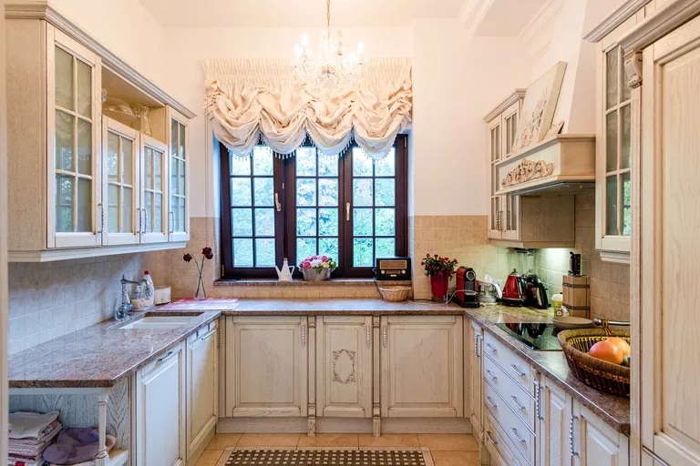 Okružná, Pezinok - Pezinok | Predaj, Rodinný dom, 12-izbový, 870 m²