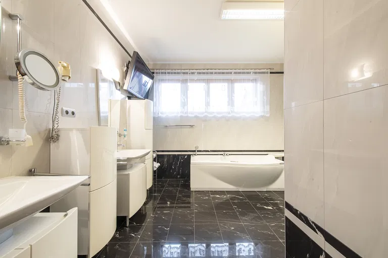 Záhradná - Malacky | Predaj, Rodinný dom, 6-izbový, 301 m²