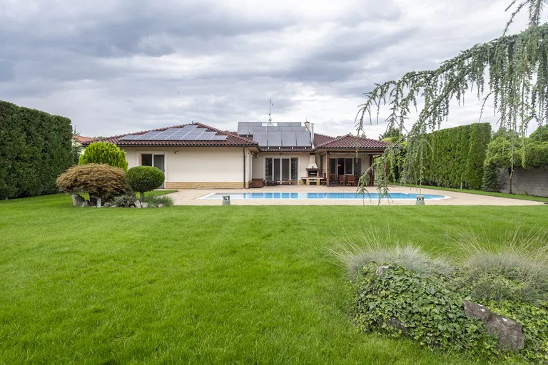 Záhradná - Malacky | Predaj, Rodinný dom, 6-izbový, 301 m²