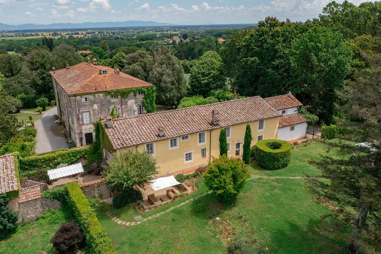 Taliansko, Toskánsko - Lucca | Predaj, Rodinný dom, 15-izbový, 1 838 m²