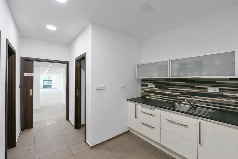 Novovysočanská, Vysočany - Praha 9 | Predaj, Kancelárie, 300 m²