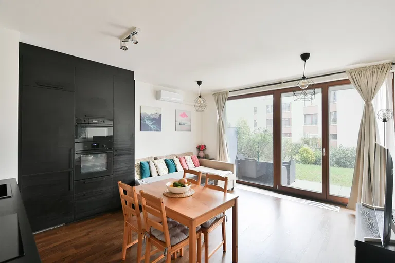 V háji, Holešovice - Prague 7 | Sale, Apartment, One-bedroom (2+kk), 73 m²