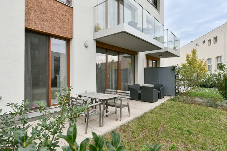 V háji, Holešovice - Prague 7 | Sale, Apartment, One-bedroom (2+kk), 73 m²