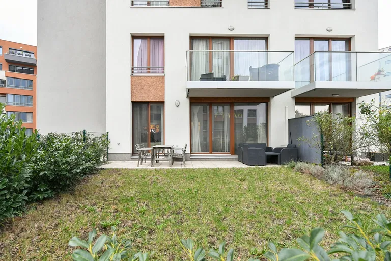 V háji, Holešovice - Prague 7 | Sale, Apartment, One-bedroom (2+kk), 73 m²