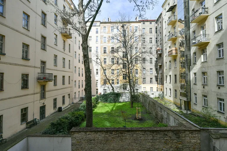 Palackého náměstí, Nové Město - Prague 2 | Sale, Apartment building, 1635 m²