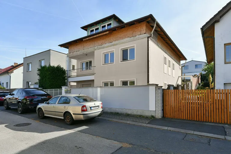 Hubičkova, Modřany - Prague 4 | Sale, House, Seven-bedroom (8+1), 477 m²