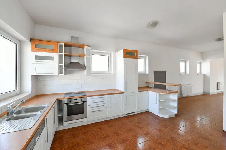 Hubičkova, Modřany - Prague 4 | Sale, House, Seven-bedroom (8+1), 477 m²