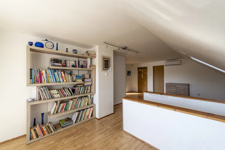 Galanta - Matúškovo | Sale, House, Five-bedroom (6+kk), 294 m²