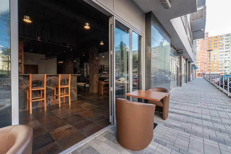 Námestie hraničiarov, Petržalka - Bratislava V | Predaj, Obchodný priestor, 196 m²