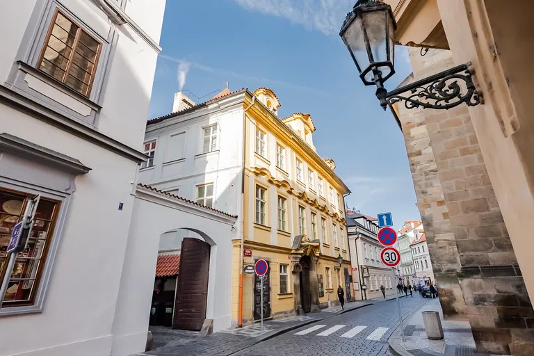 Husova, Staré Město - Praha 1 | Predaj, Administratívna budova, 2050 m²