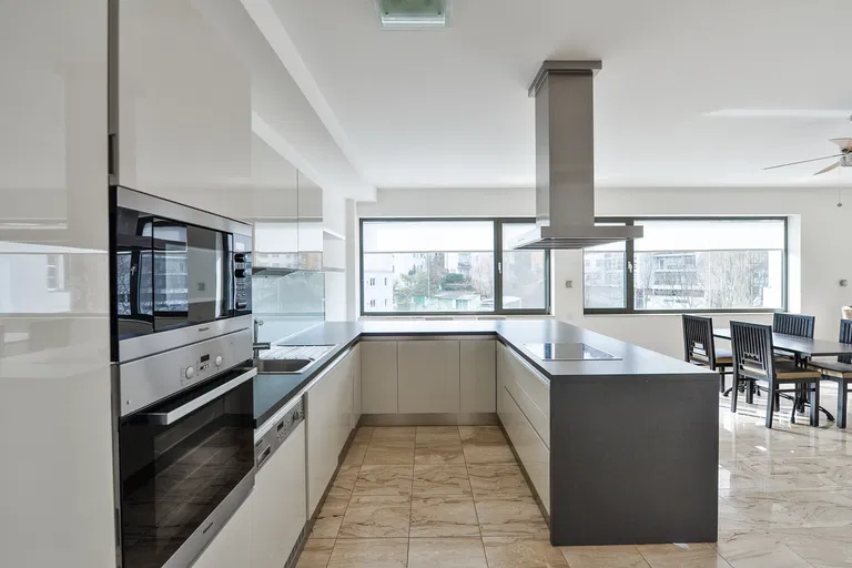 Hlboká cesta, Staré Mesto - Bratislava I | Prenájom, Byt, 4-izbový, 192 m²