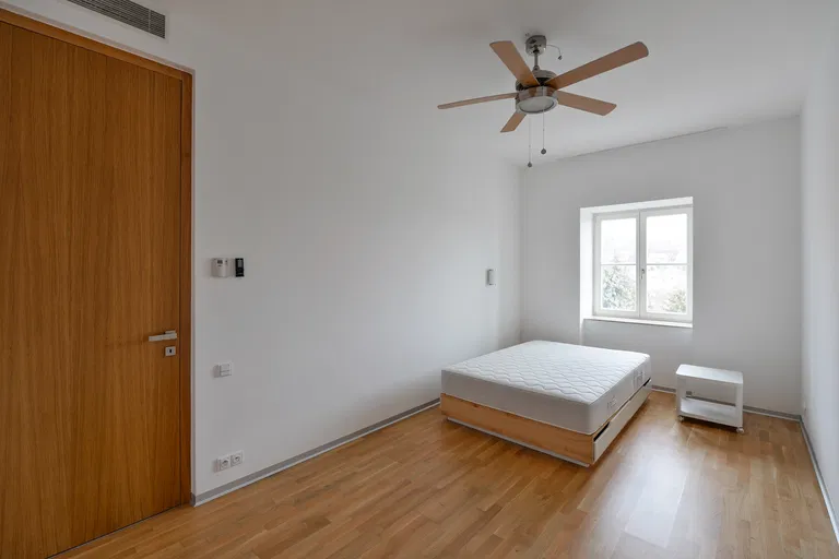 Hlboká cesta, Staré Mesto - Bratislava I | Prenájom, Byt, 4-izbový, 192 m²