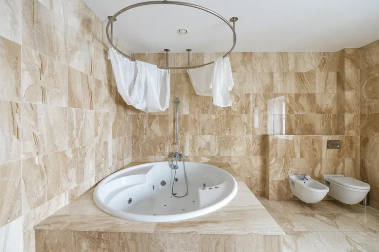 Hlboká cesta, Staré Mesto - Bratislava I | Prenájom, Byt, 4-izbový, 192 m²