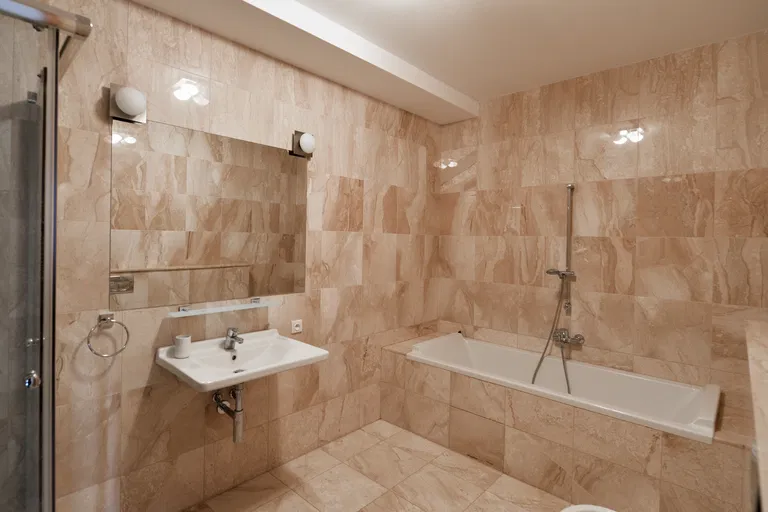 Hlboká cesta, Staré Mesto - Bratislava I | Prenájom, Byt, 4-izbový, 192 m²
