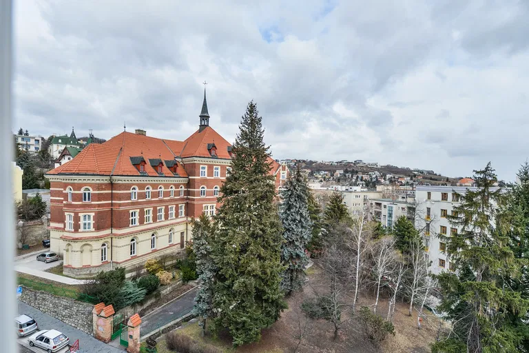 Hlboká cesta, Staré Mesto - Bratislava I | Prenájom, Byt, 4-izbový, 192 m²