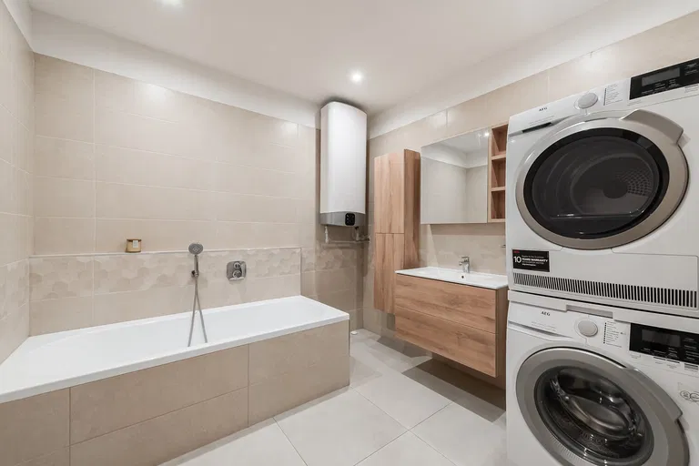 Na Čihadlech, Dobříš - Příbram | Sale, Apartment, One-bedroom (2+kk), 84 m²