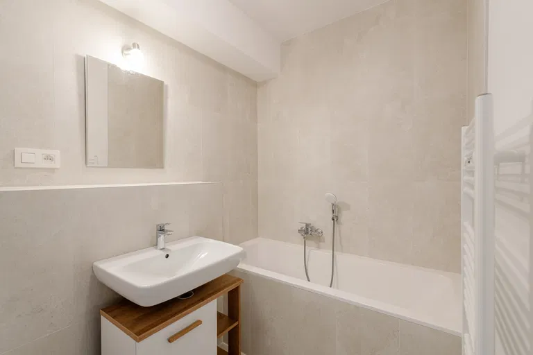 Račianska, Nové Mesto - Bratislava III | Prenájom, Byt, 2-izbový, 54 m²
