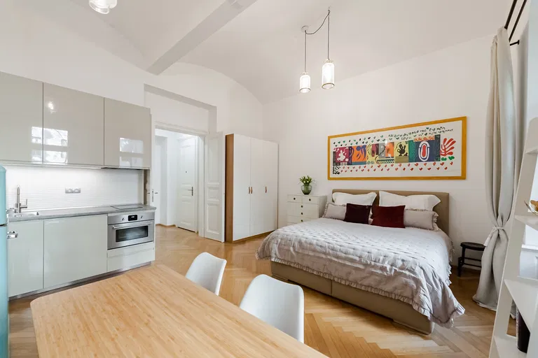 Všehrdova, Malá Strana - Prague 1 | Sale, Apartment, Studio (1+kk), 32 m²