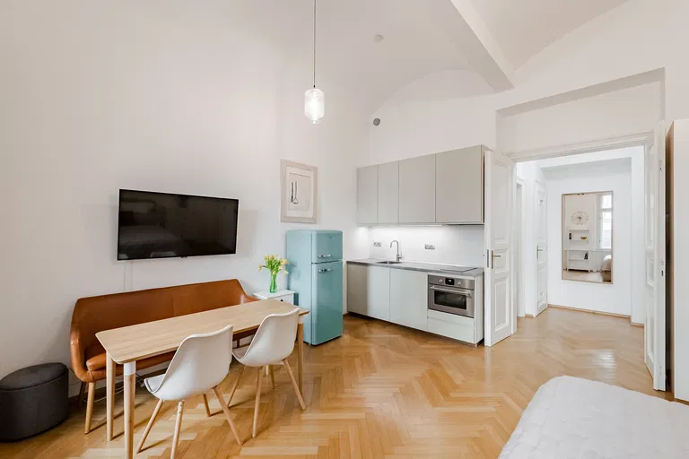 Všehrdova, Malá Strana - Prague 1 | Sale, Apartment, Studio (1+kk), 32 m²