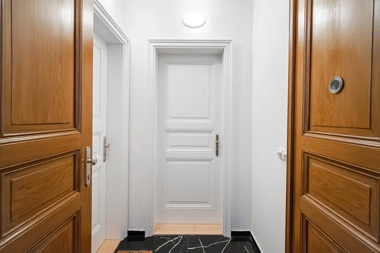 Ostrovského, Smíchov - Prague 5 | Sale, Apartment, One-bedroom (2+kk), 45 m²