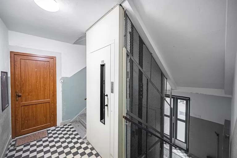 Hlavní, Záběhlice - Praha 4 | Predaj, Byt, 2-izbový, 80 m²