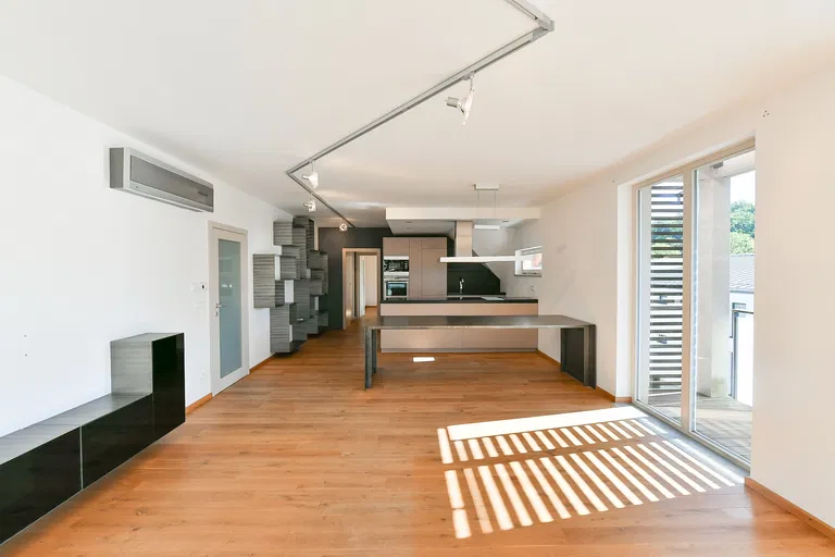 Mezilehlá, Hrdlořezy - Praha 9 | Predaj, Byt, 4-izbový, 133 m²