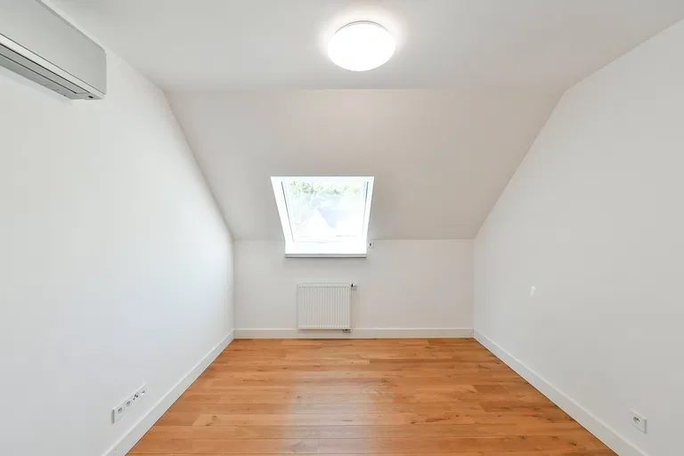 Mezilehlá, Hrdlořezy - Praha 9 | Predaj, Byt, 4-izbový, 133 m²