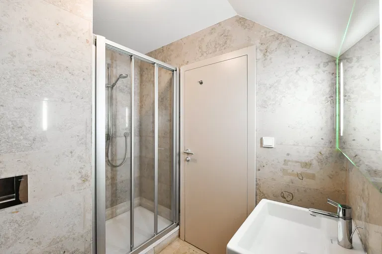 Mezilehlá, Hrdlořezy - Praha 9 | Predaj, Byt, 4-izbový, 133 m²